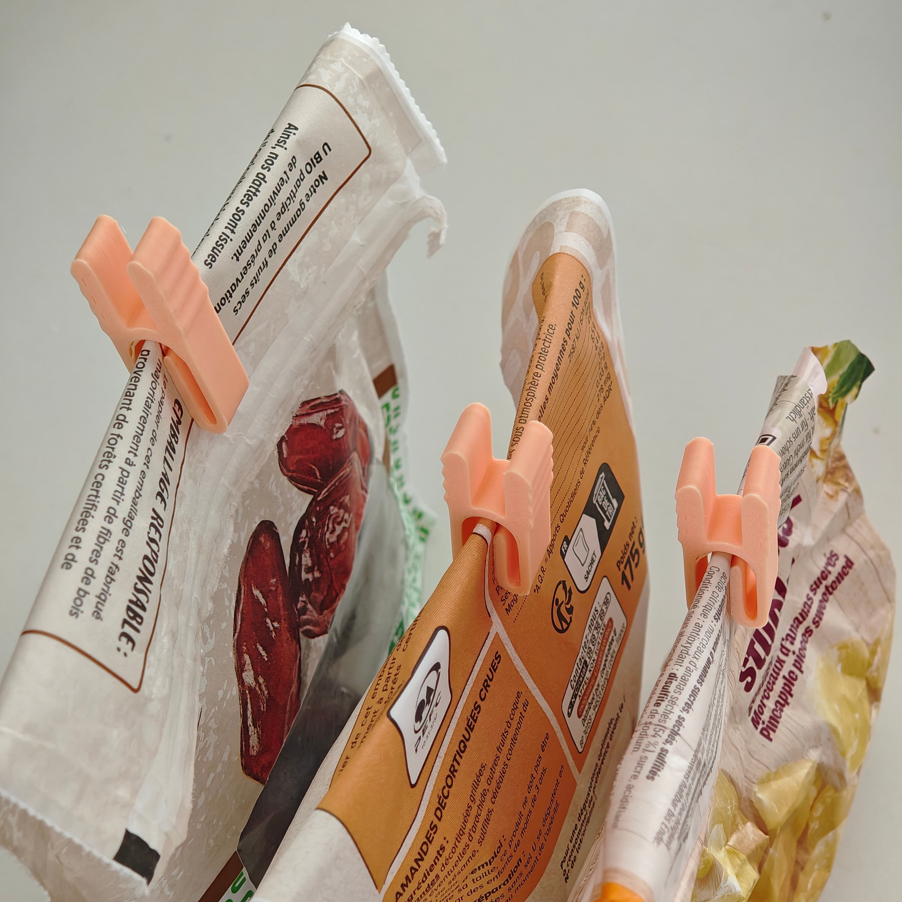 Pince de fermeture imprimée en 3D refermant un sachet alimentaire